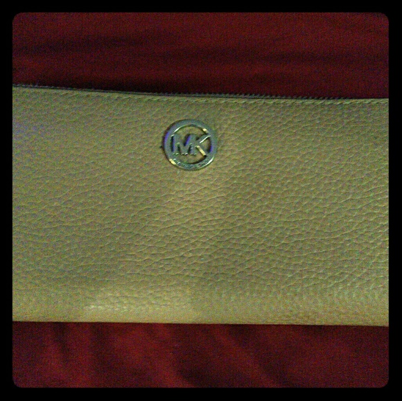 Michael Kors wallet - Picture 1 of 3